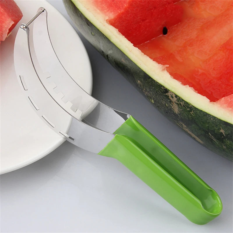 Coupe-fruits vert sur une surface de cuisine