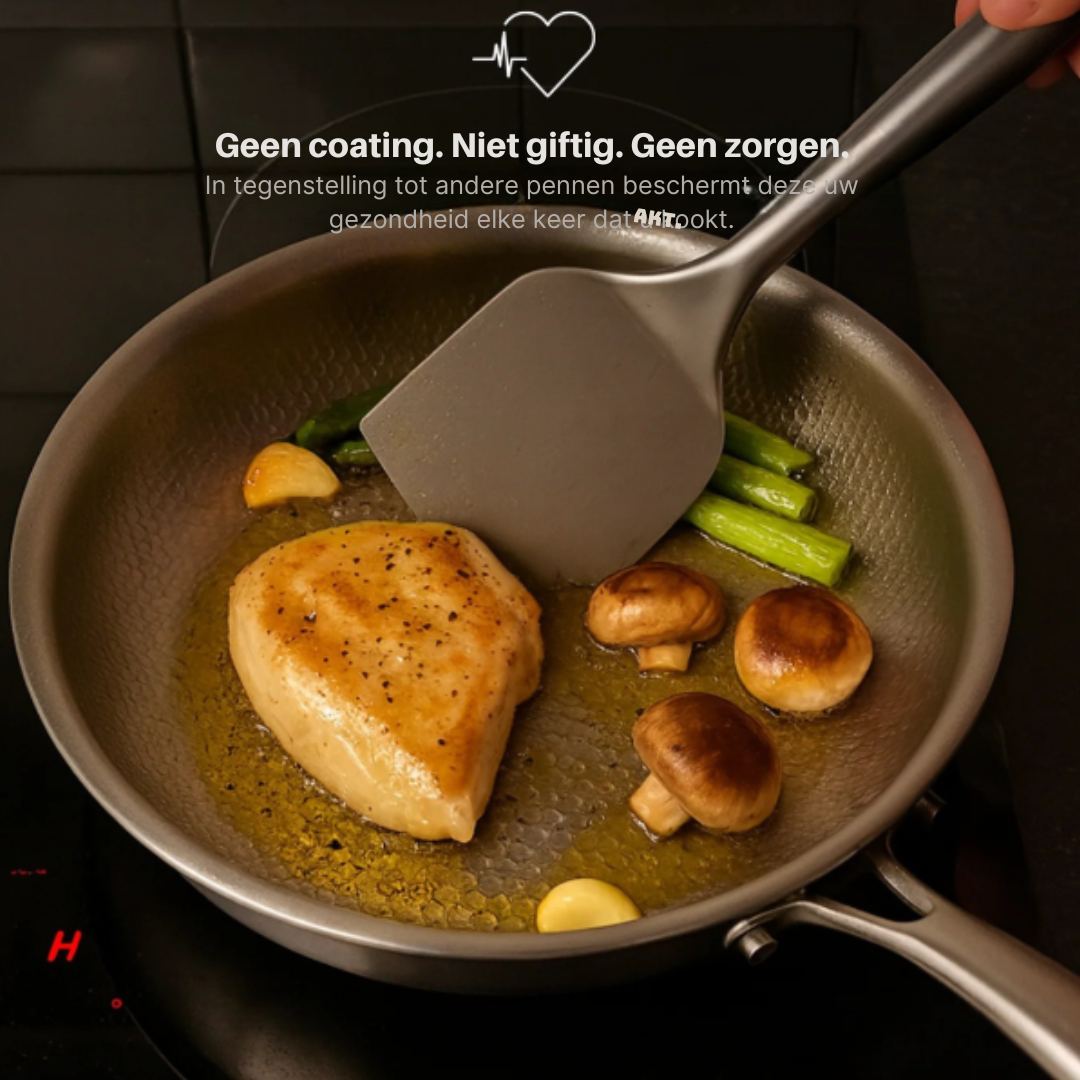 Surface intérieure lisse d'une poêle en titane