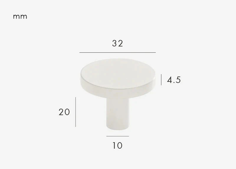 Bouton de meuble blanc avec détails en laiton doré