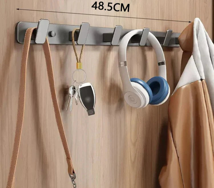 Vue latérale du porte-manteau montrant sa finition élégante