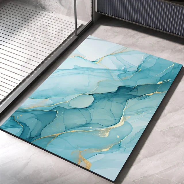 Tapis de bain bleu absorbant sur sol carrelé