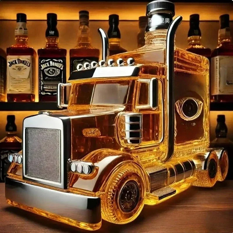 Bouteille de whisky en verre sur une étagère de bar