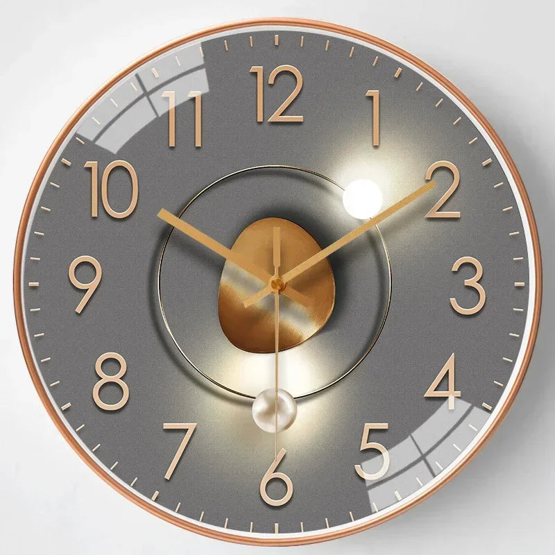 Horloge murale avec cadre en plastique noir élégant