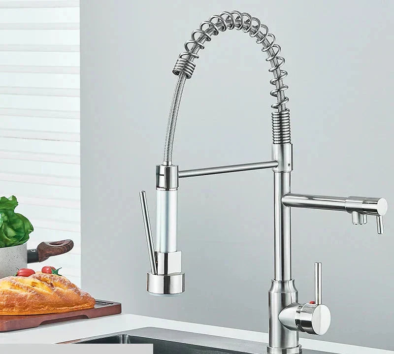 Vue latérale du robinet flexible en acier inoxydable