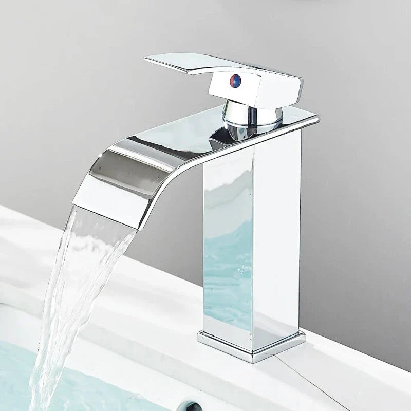 Robinet bas chrome avec levier ergonomique pour lavabo