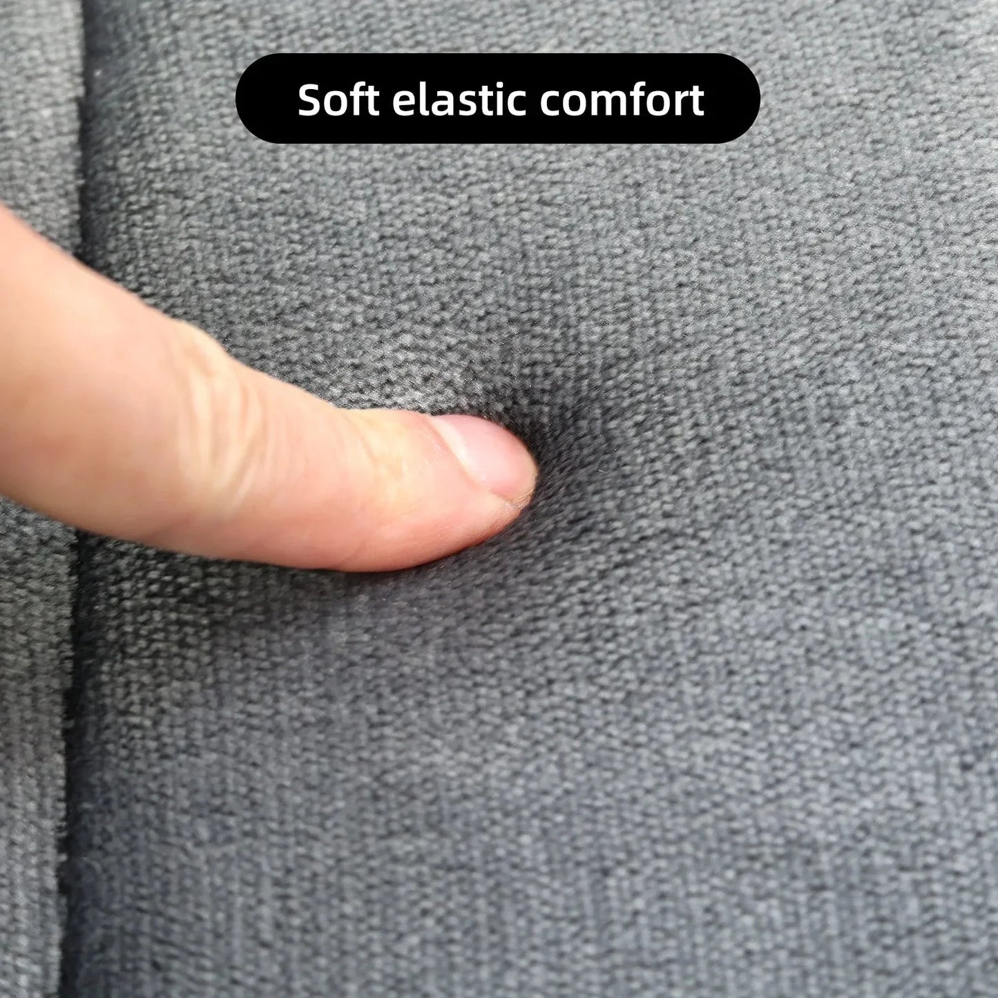 Salle de bain moderne avec tapis absorbant près de la douche