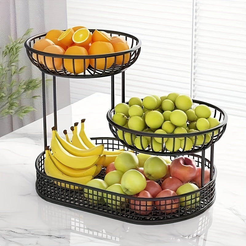 Panier à fruits avec fruits variés sur chaque niveau