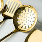 Cuillère à passer dorée avec perforations