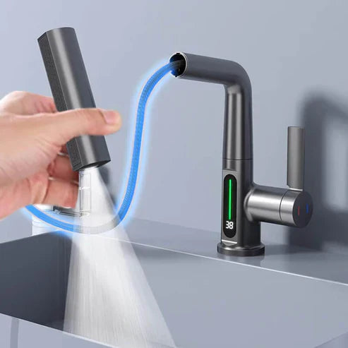 Vue rapprochée du robinet montrant les différentes options de pulvérisation