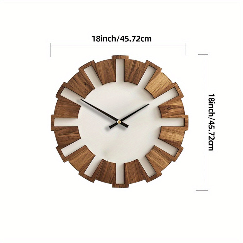 Horloge murale en bois naturel avec chiffres romains visibles