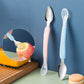 Cuillère en silicone rose pour bébé avec poignée ergonomique