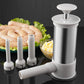 Machine à saucisses avec tubes en acier sur table de cuisine