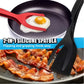 Spatule en action retournant une omelette