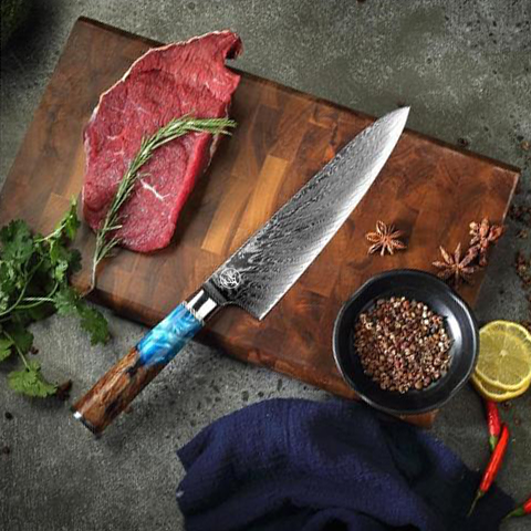Couteau Santoku japonais avec lame en acier damassé