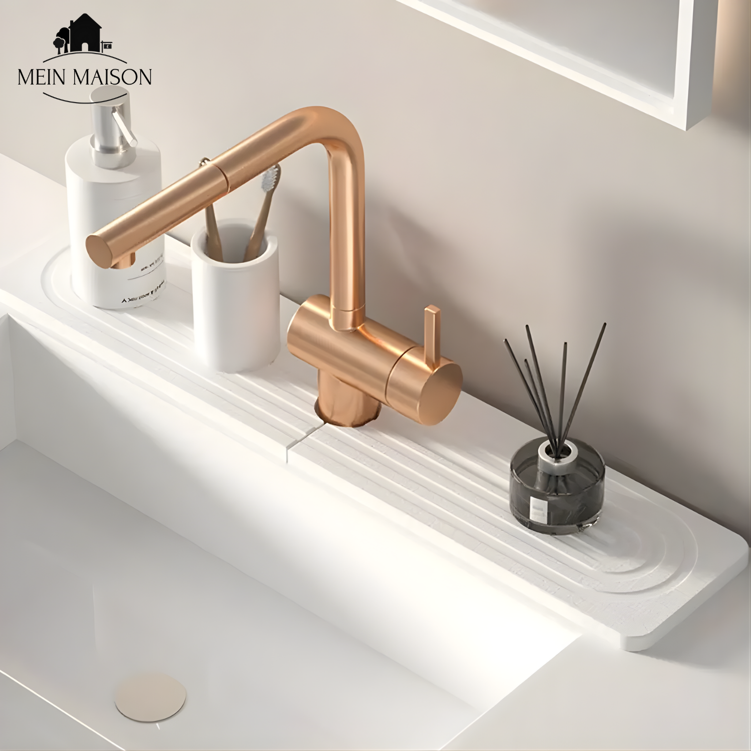 Sous-plat en pierre absorbant posé sur un plan de travail