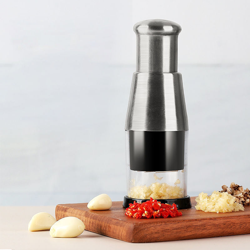 Presse-ail en acier inoxydable sur fond blanc