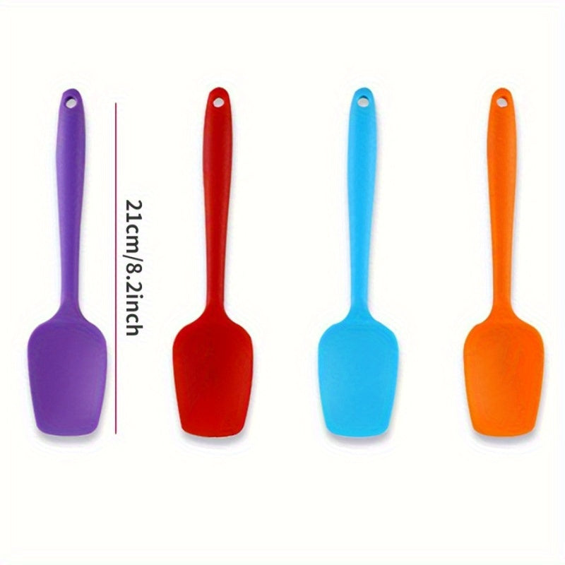 Gros plan sur la poignée d'une spatule bleue en silicone