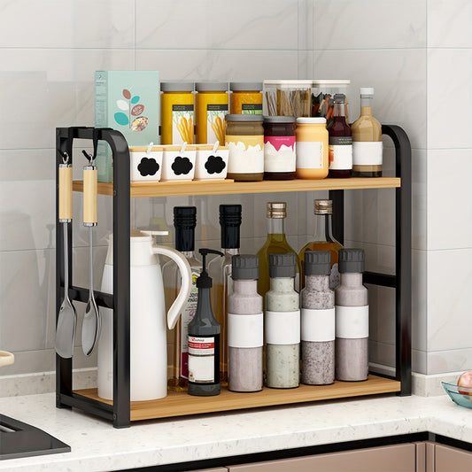 Étagère moderne avec accessoires de cuisine organisés
