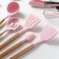 Ensemble d'ustensiles de cuisine en silicone sur fond blanc