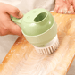 Vue avant d'un outil de cuisine avec brosse de nettoyage