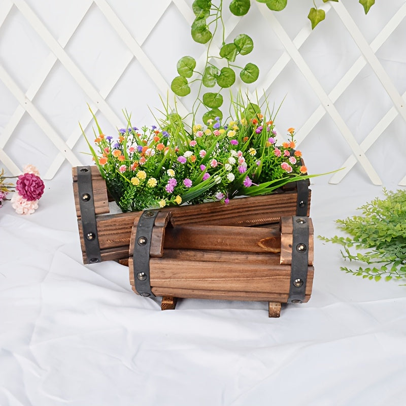 Vue rapprochée d'une jardinière en bois massif et métal