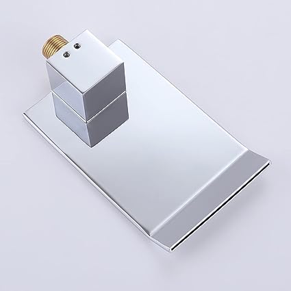 Robinet mural en chrome avec finition mate