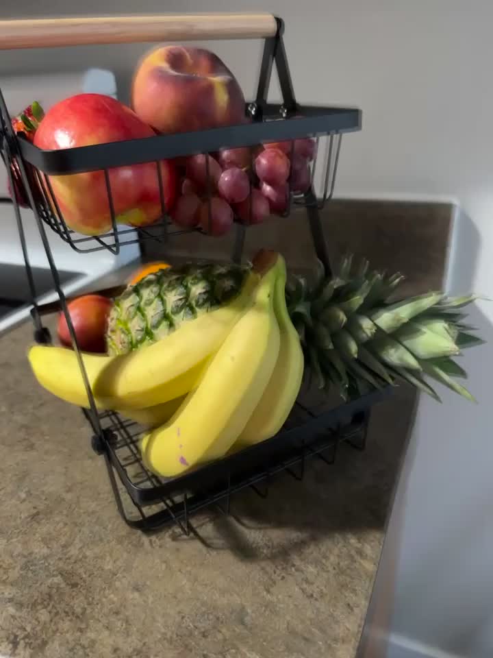 Panier avec légumes, démontrant son utilisation polyvalente en cuisine