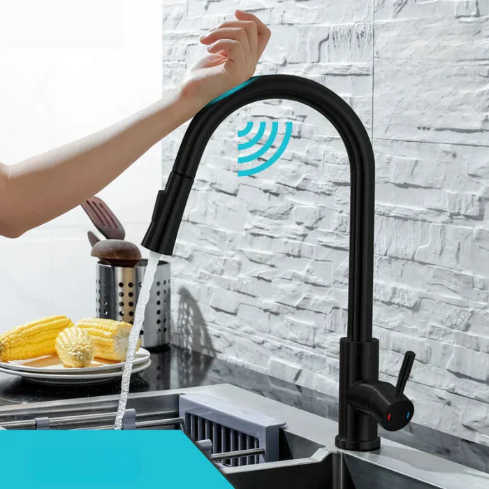 Robinet de cuisine illustrant la commande sans contact