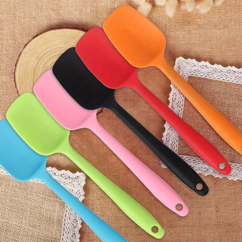 Détail de la tête d'une spatule violette en silicone