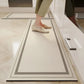 Tapis de cuisine gris foncé, intégrant un design minimaliste