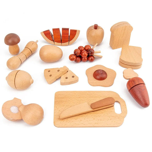 Vue de dessus d'une cuisine miniature en bois avec accessoires