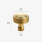 Gros plan sur un bouton de meuble or brillant