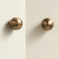 Bouton de meuble en laiton bronze martelé, vue de face