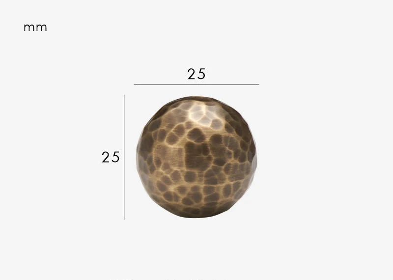 Bouton de meuble en laiton bronze, angle latéral