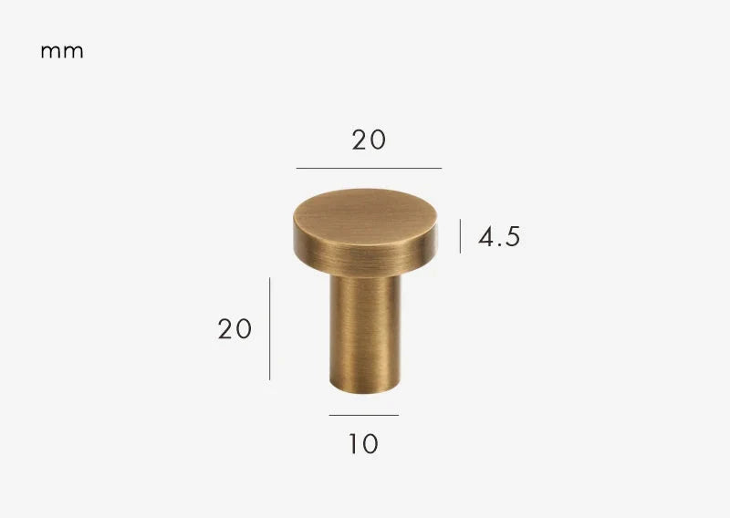 Gros plan sur un bouton de meuble classique en laiton