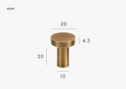 Gros plan sur un bouton de meuble classique en laiton