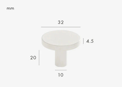 Bouton de meuble blanc avec détails en laiton doré
