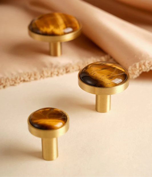 Bouton de meuble en laiton avec pierre marron clair