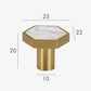 Gros plan sur la texture marbrée du bouton de meuble