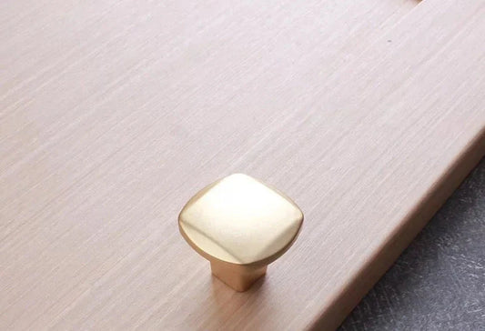 Bouton carré en or brossé pour meuble en aluminium