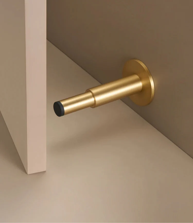 Butée de porte en laiton avec finition lisse vue de côté