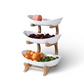 Détail du plateau en bois avec fruits