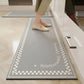 Détail du bord du tapis montrant la finition en PVC