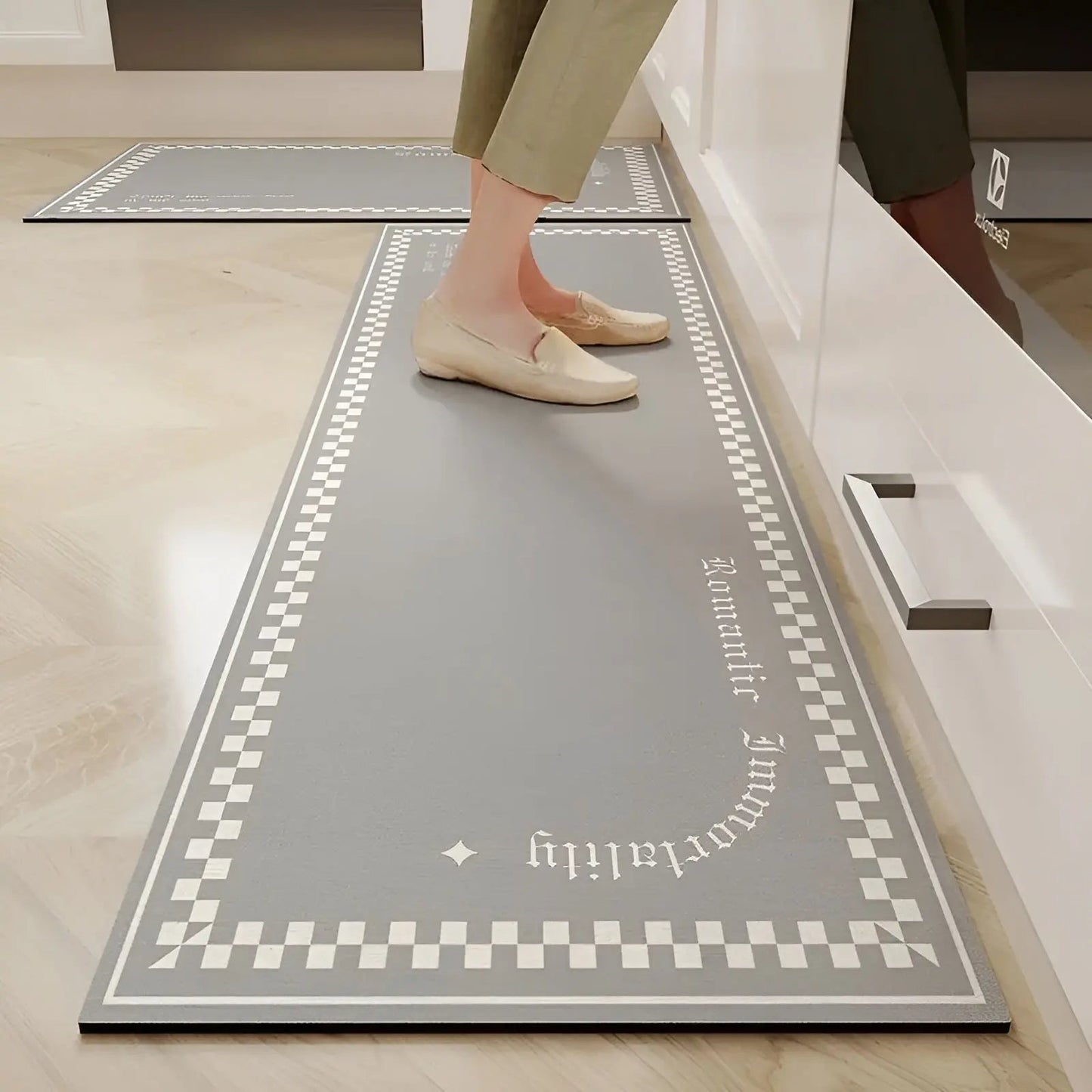 Détail du bord du tapis montrant la finition en PVC