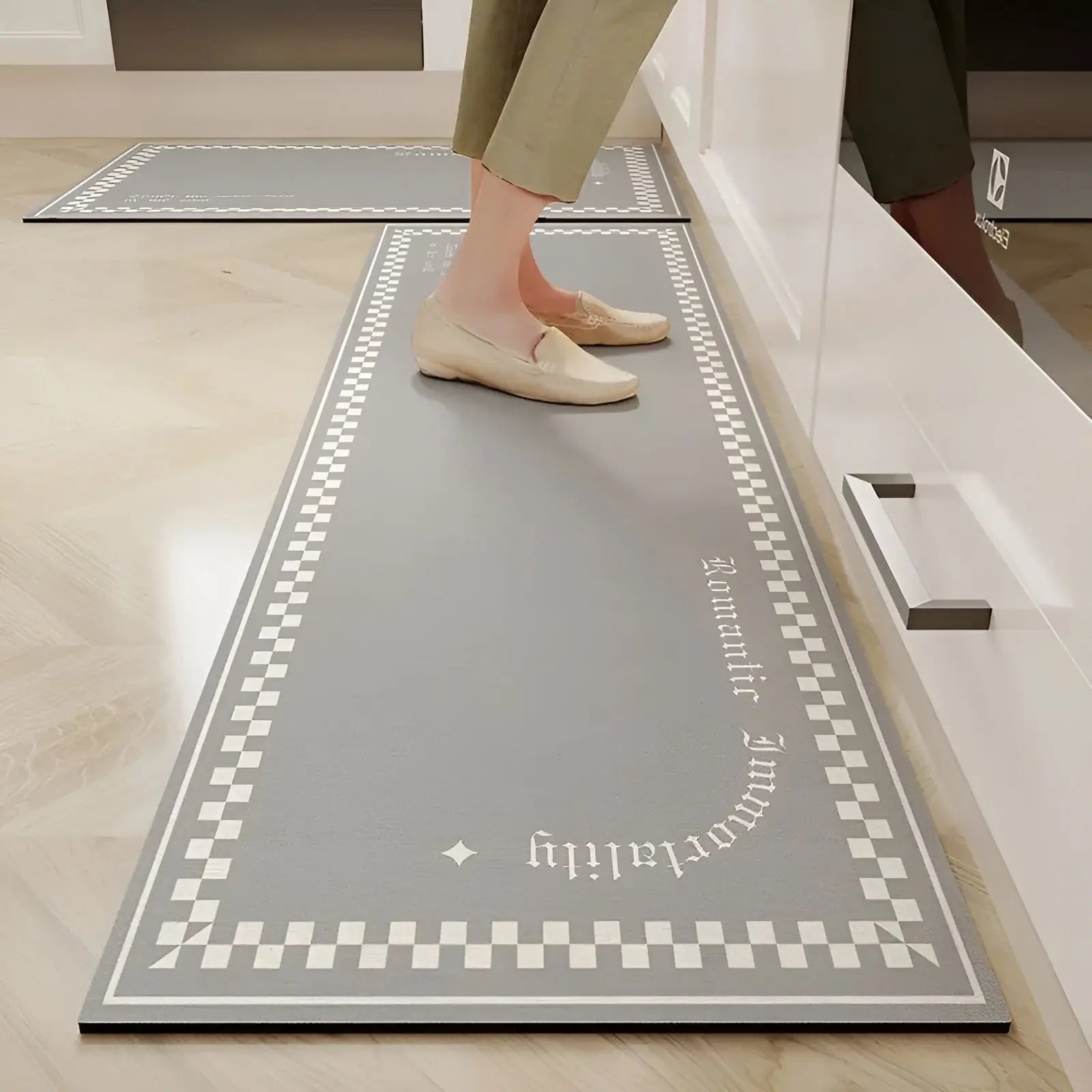 Détail du bord du tapis montrant la finition en PVC