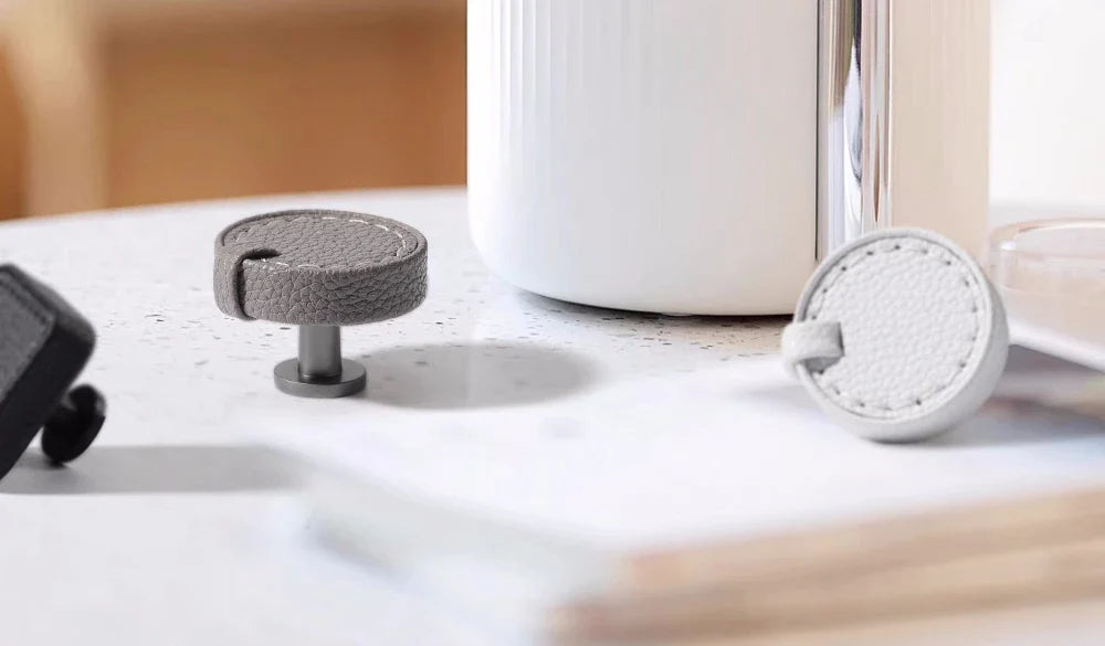 Bouton de meuble rond en cuir marron et métal