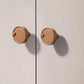 Bouton de meuble en cuir marron, vue latérale