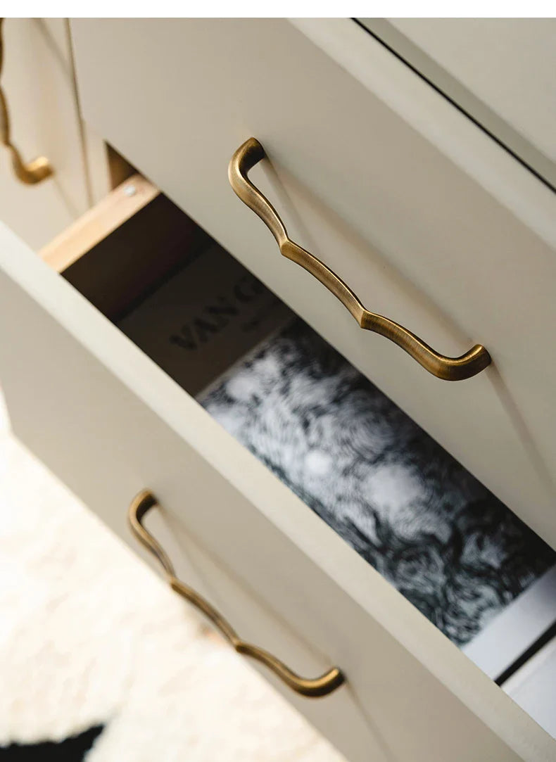 Poignée d'armoire en laiton avec vis incluses, vue latérale