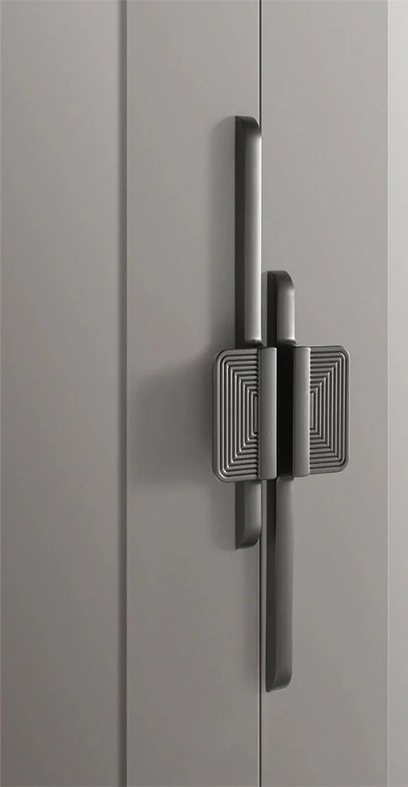 Gros plan sur la texture lisse de la poignée noire