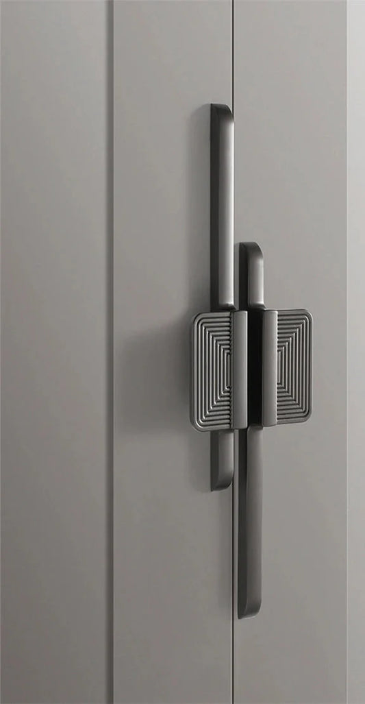 Gros plan sur la texture lisse de la poignée noire